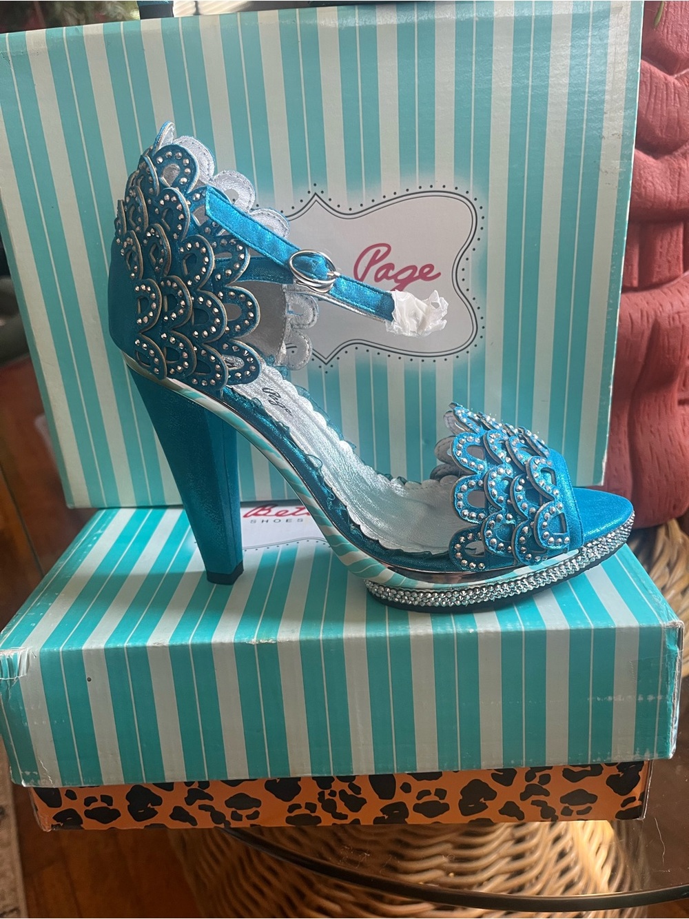 Bettie Page Mermaid retro pin-up heels 9 NIB